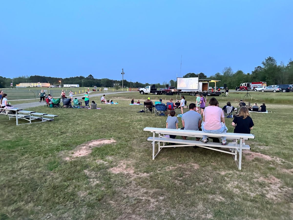 Crowd watching ET at Wards Movie in the Park