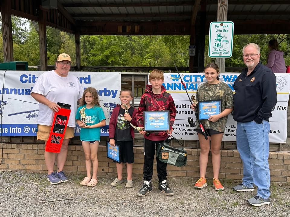 All of this year's winners with their prizes!
